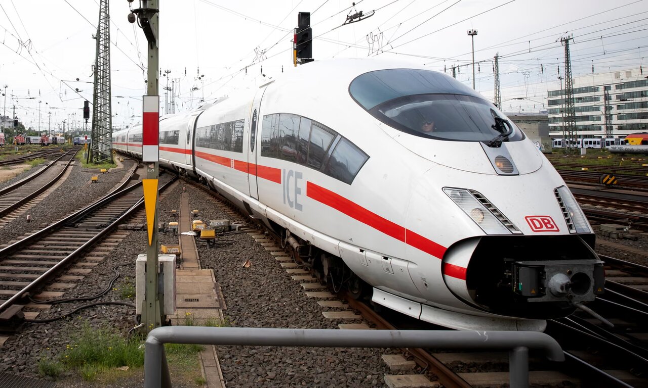 قدرت آینده زیر چرخ‌های فولادی