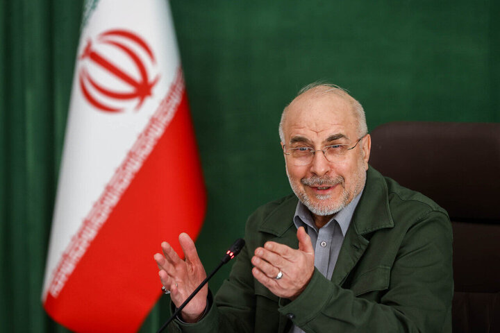 شخصیتهای علمی چراغی روشن برای آیندگان هستند