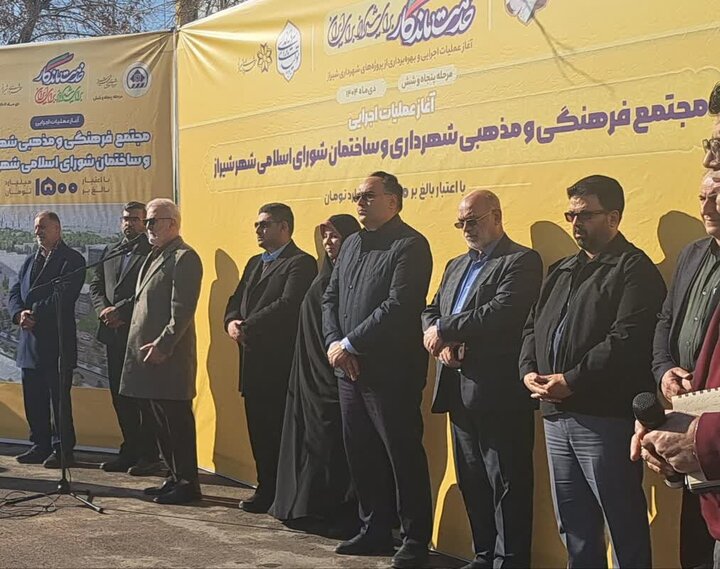 آغاز عملیات ایستگاه متروی دروازه کازرون و رونمایی از ناوگان جدید حمل‌ونقل شیراز