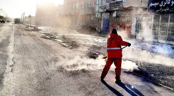 تداوم نظافت معابر و جمع‌آوری شن‌های استفاده‌شده زمستانی در شهرکرد