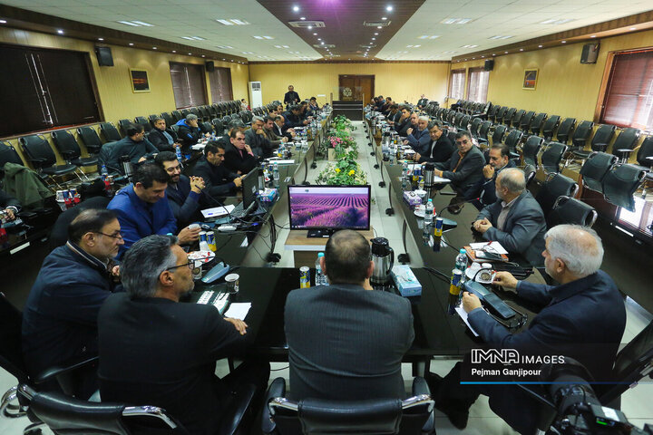 نشست شورای اسلامی استان و روسای شوراهای اسلامی شهرستان‌های استان اصفهان