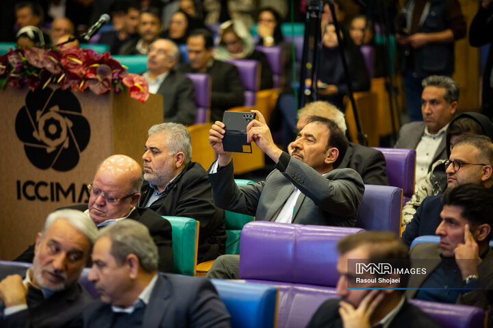 نشست وزیر امور خارجه با فعالان اقتصادی استان اصفهان