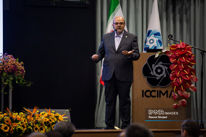 نشست وزیر امور خارجه با فعالان اقتصادی استان اصفهان