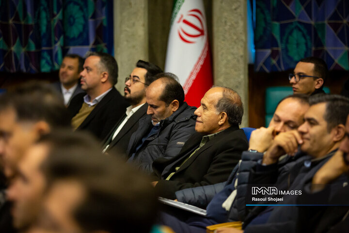 نشست وزیر امور خارجه با فعالان اقتصادی استان اصفهان