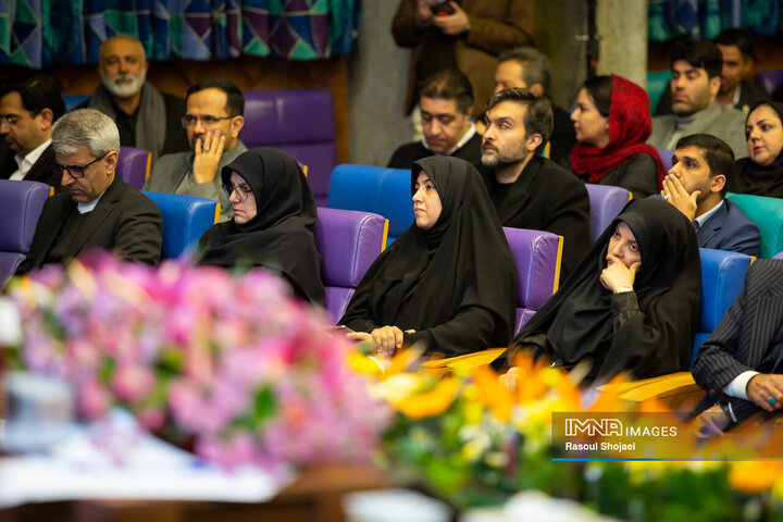 نشست وزیر امور خارجه با فعالان اقتصادی استان اصفهان