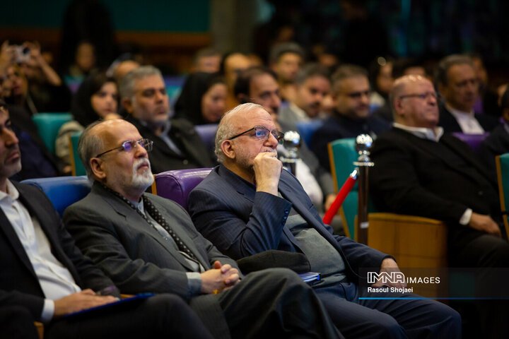 نشست وزیر امور خارجه با فعالان اقتصادی استان اصفهان