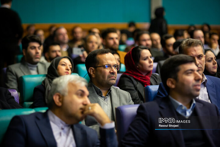 نشست وزیر امور خارجه با فعالان اقتصادی استان اصفهان