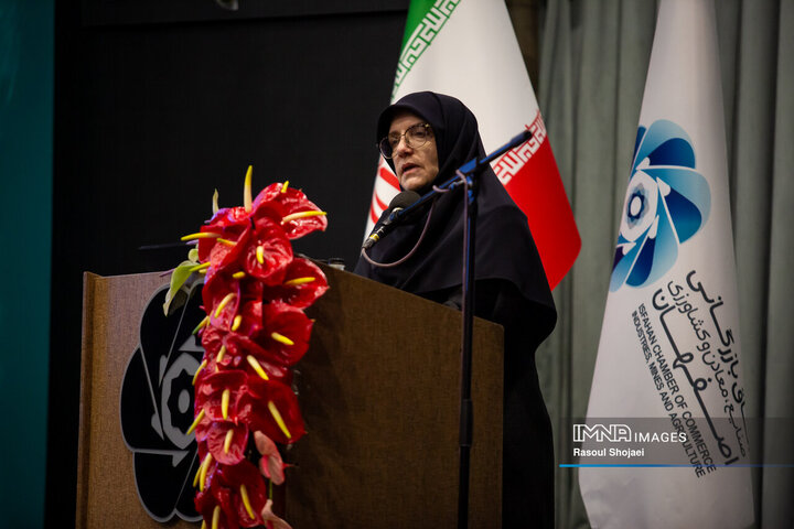 نشست وزیر امور خارجه با فعالان اقتصادی استان اصفهان