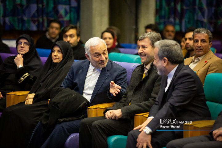 نشست وزیر امور خارجه با فعالان اقتصادی استان اصفهان