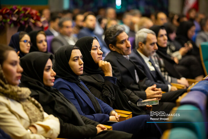 نشست وزیر امور خارجه با فعالان اقتصادی استان اصفهان