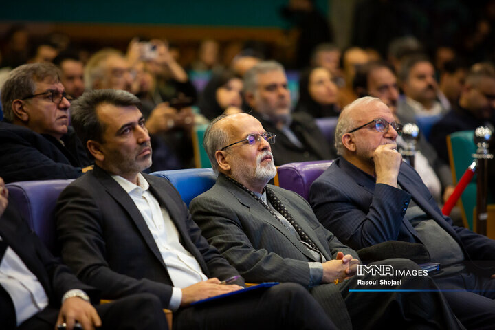 نشست وزیر امور خارجه با فعالان اقتصادی استان اصفهان