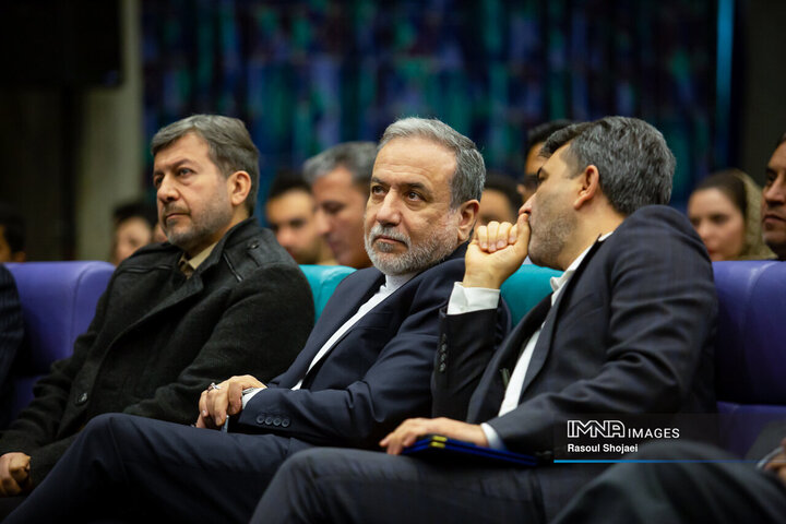 نشست وزیر امور خارجه با فعالان اقتصادی استان اصفهان