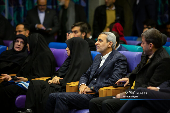 نشست وزیر امور خارجه با فعالان اقتصادی استان اصفهان