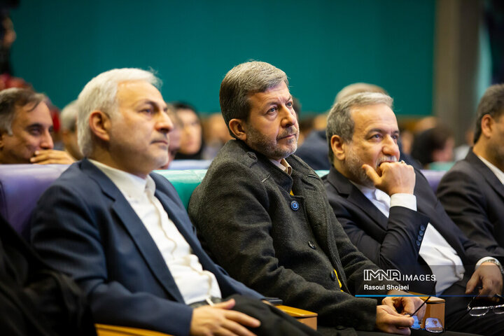 نشست وزیر امور خارجه با فعالان اقتصادی استان اصفهان