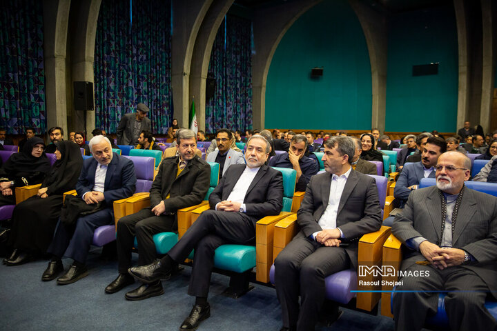 نشست وزیر امور خارجه با فعالان اقتصادی استان اصفهان