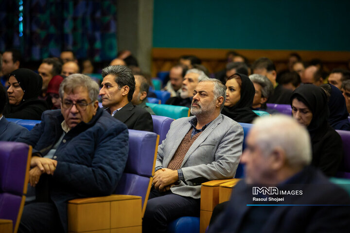 نشست وزیر امور خارجه با فعالان اقتصادی استان اصفهان