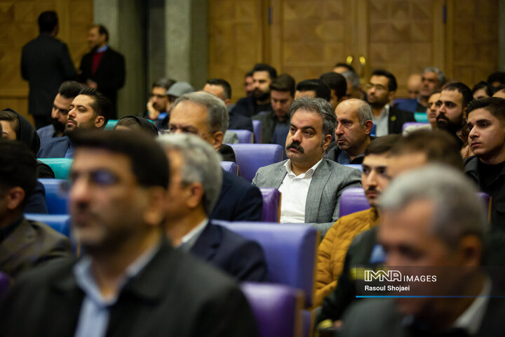 نشست وزیر امور خارجه با فعالان اقتصادی استان اصفهان