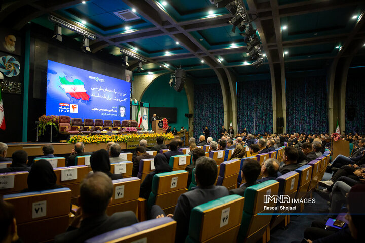 نشست وزیر امور خارجه با فعالان اقتصادی استان اصفهان