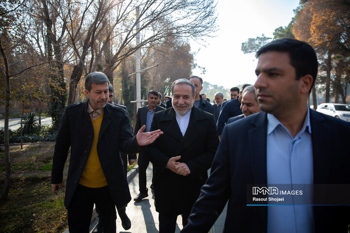 نشست وزیر امور خارجه با فعالان اقتصادی استان اصفهان