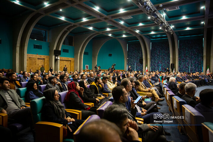 نشست وزیر امور خارجه با فعالان اقتصادی استان اصفهان