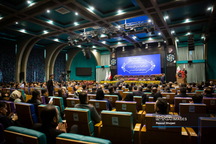 نشست وزیر امور خارجه با فعالان اقتصادی استان اصفهان