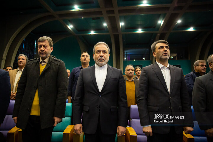 نشست وزیر امور خارجه با فعالان اقتصادی استان اصفهان