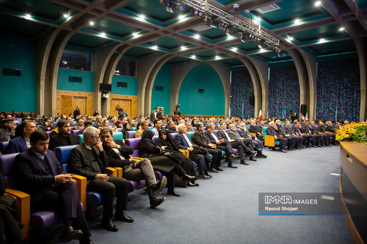 نشست وزیر امور خارجه با فعالان اقتصادی استان اصفهان