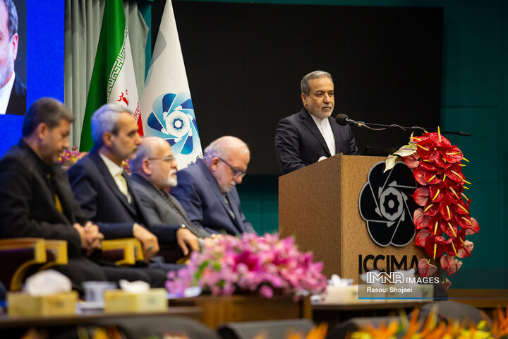 نشست وزیر امور خارجه با فعالان اقتصادی استان اصفهان