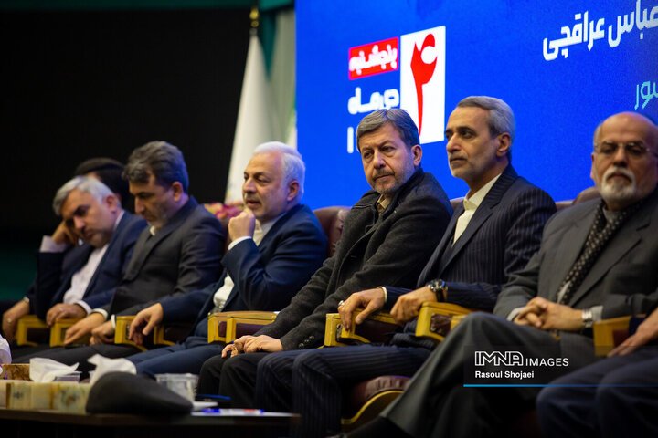 نشست وزیر امور خارجه با فعالان اقتصادی استان اصفهان