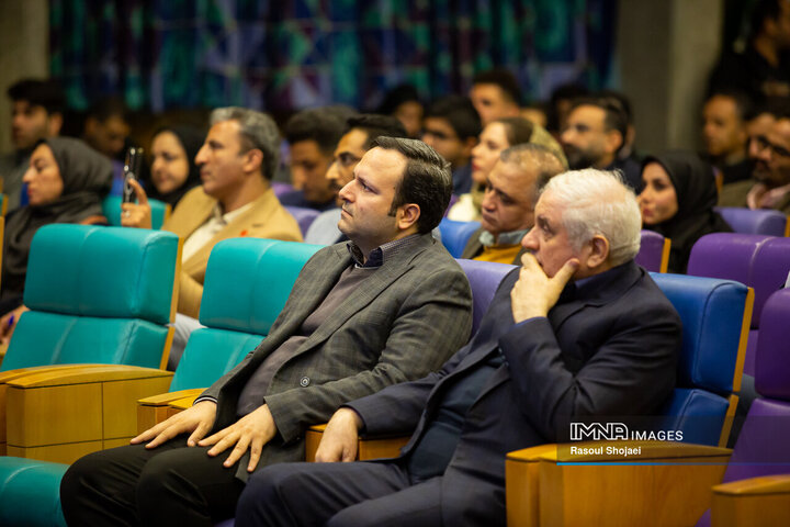 نشست وزیر امور خارجه با فعالان اقتصادی استان اصفهان