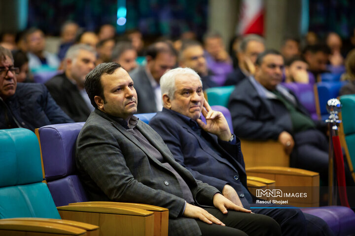 نشست وزیر امور خارجه با فعالان اقتصادی استان اصفهان