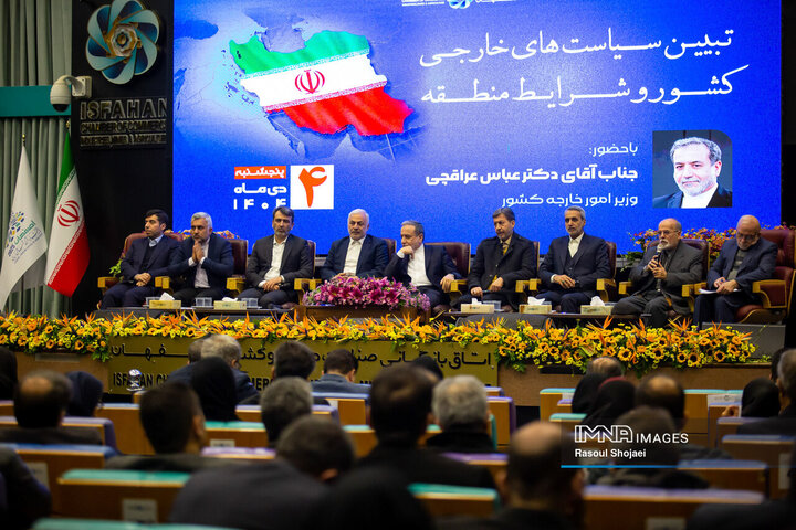 نشست وزیر امور خارجه با فعالان اقتصادی استان اصفهان