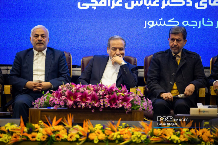 نشست وزیر امور خارجه با فعالان اقتصادی استان اصفهان