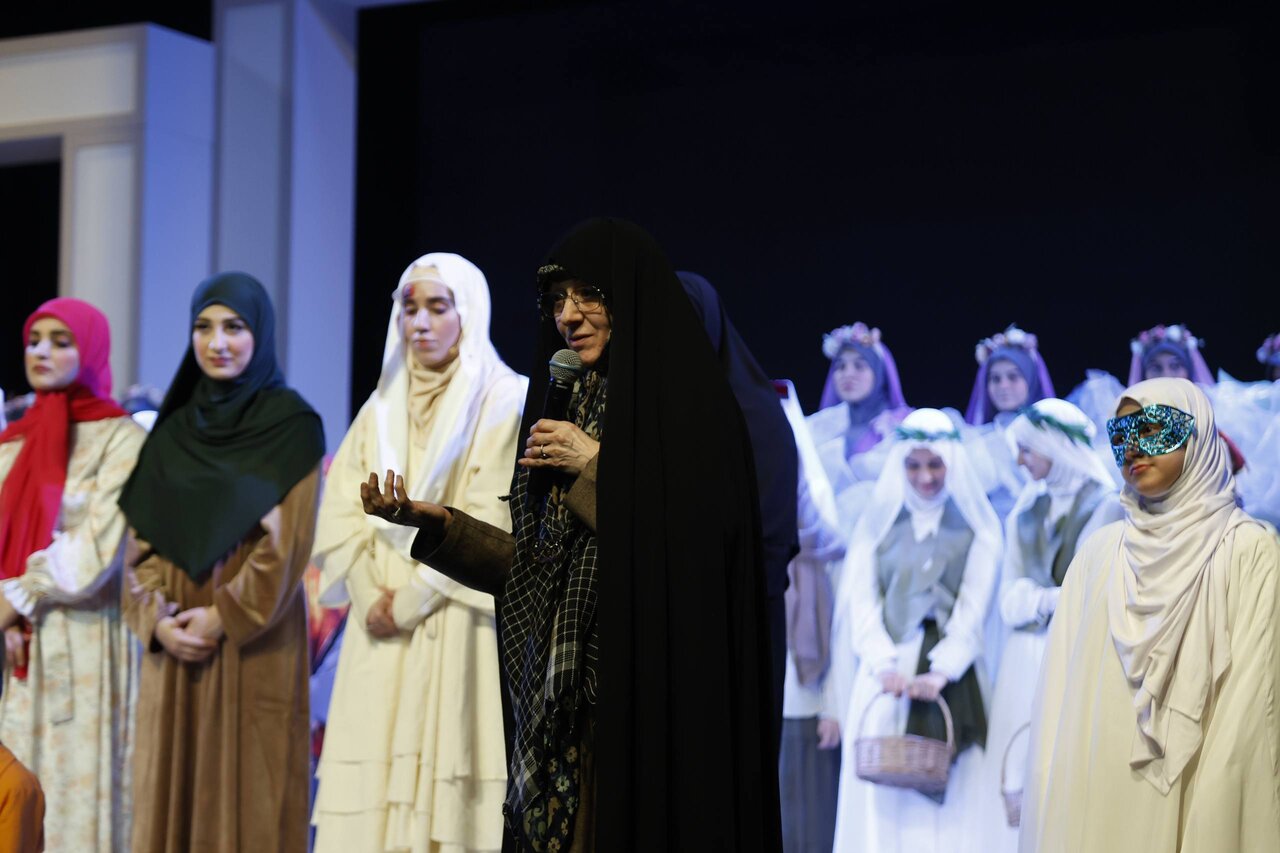 آغاز یک روایت زنانه؛ «برای هانا» با استقبال مخاطبین روی صحنه رفت