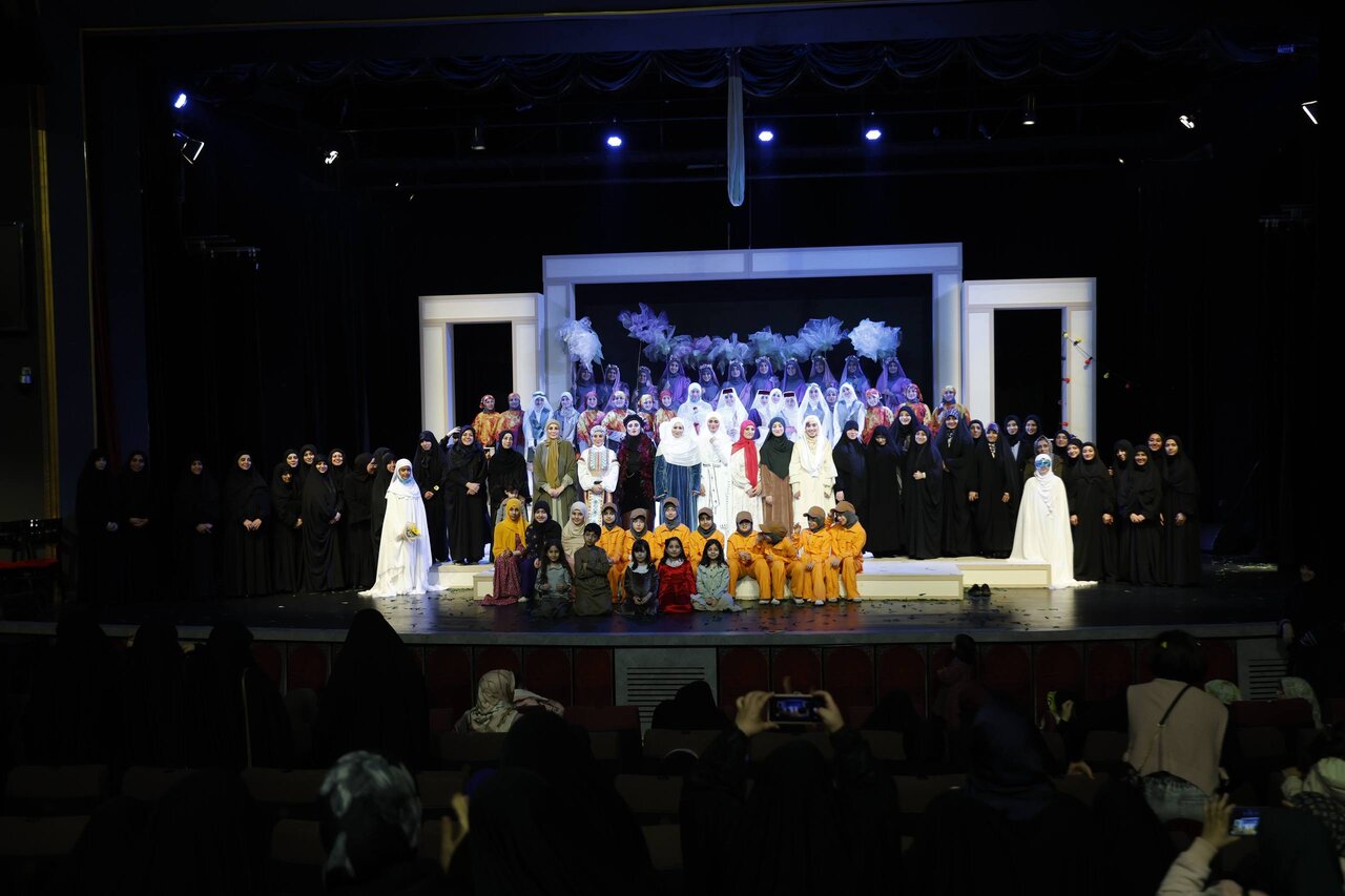 آغاز یک روایت زنانه؛ «برای هانا» با استقبال مخاطبین روی صحنه رفت