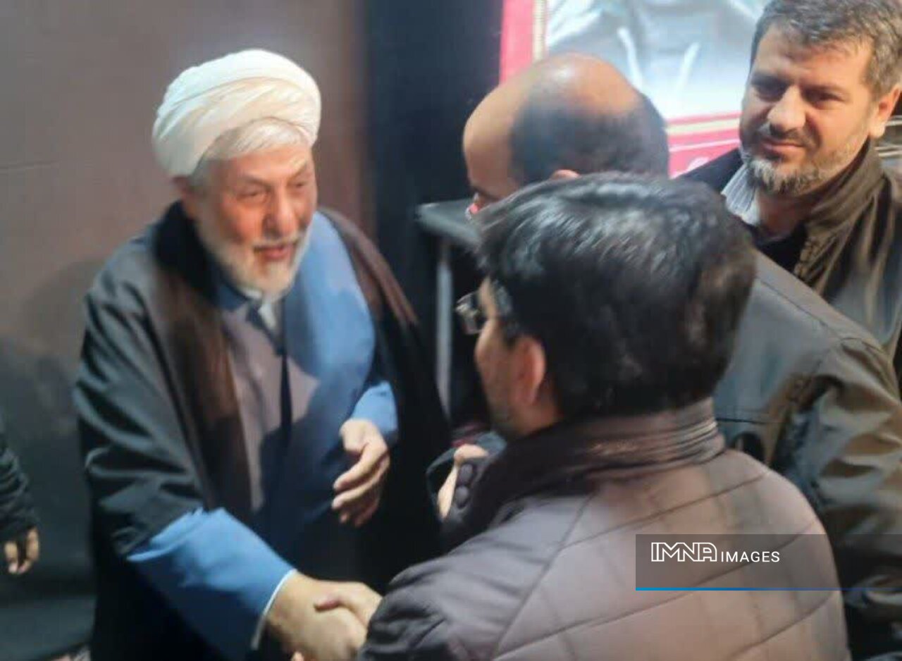 برگزاری یادوارههای شهدا در محلات پیوند نسل امروز با ارزشهای انقلاب را تقویت میکند