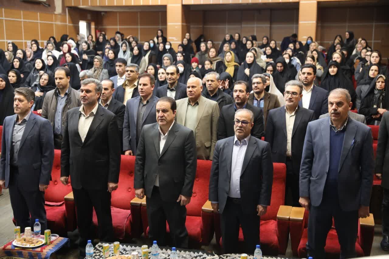 همجواری ایلام و عراق بازارهای صادراتی مناسبی برای فرش و صنایع‌دستی ایلام فراهم می‌کند