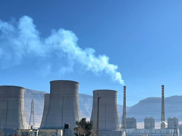 آثار مازوت‌سوزی در نیروگاه شازند مشهود است