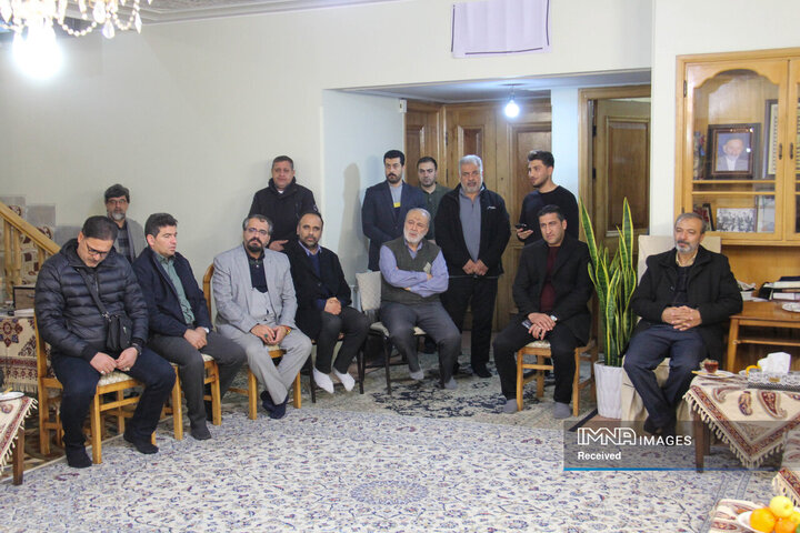 دیدار رئیس شورای عالی استان‌ها با خانواده شهیدان نادرالاصلی