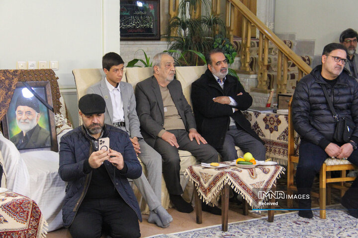 دیدار رئیس شورای عالی استان‌ها با خانواده شهیدان نادرالاصلی