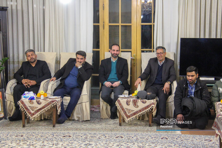 دیدار رئیس شورای عالی استان‌ها با خانواده شهیدان نادرالاصلی