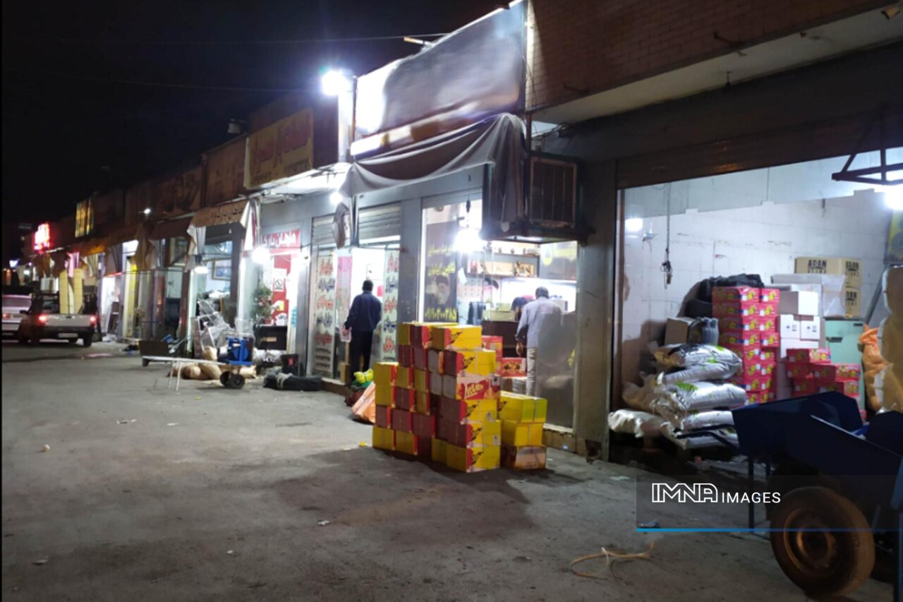 بارگیری اتوبوس‌ها در خیابان کاوه؛ چالش هم‌زمان ترافیک و کیفیت زندگی