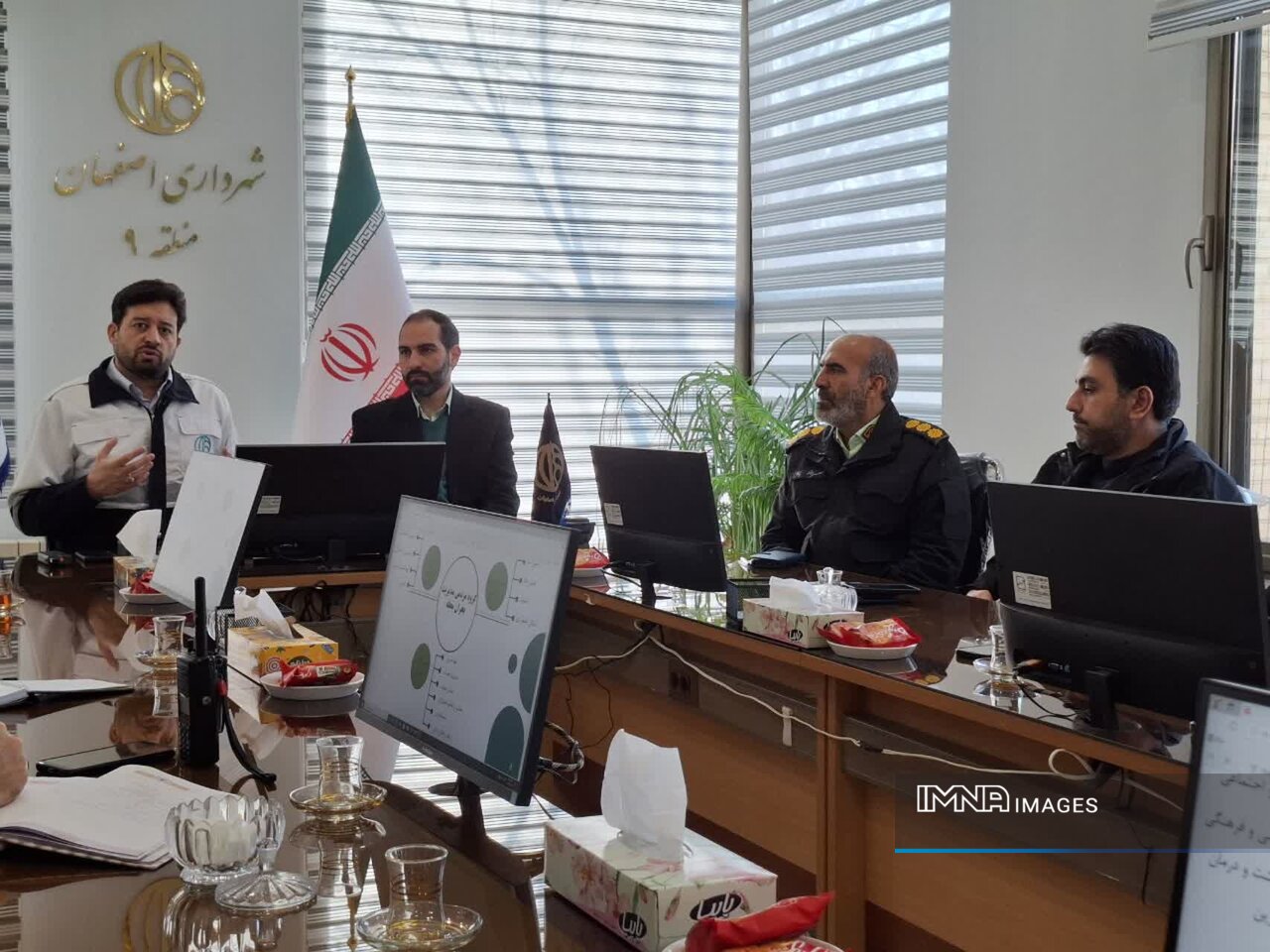 آمادگی ستاد مدیریت بحران منطقه ۹ اصفهان در فصل سرد سال