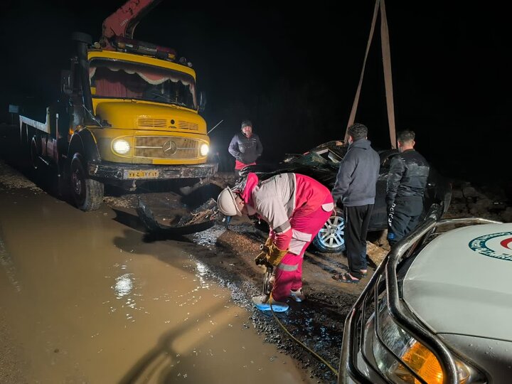امدادرسانی هلال‌احمر به ۲۶۴۸ فرد گرفتار در سیلاب، برف و کولاک