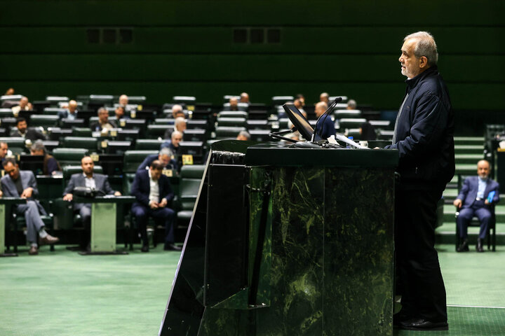 نامه پزشکیان به مجلس در موافقت با اصلاحات معیشتی بودجه/ رای‌گیری به تعویق افتاد