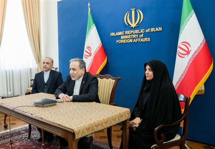 گفت‌وگوی وبیناری عراقچی با کارکنان سفارت ایران در ونزوئلا