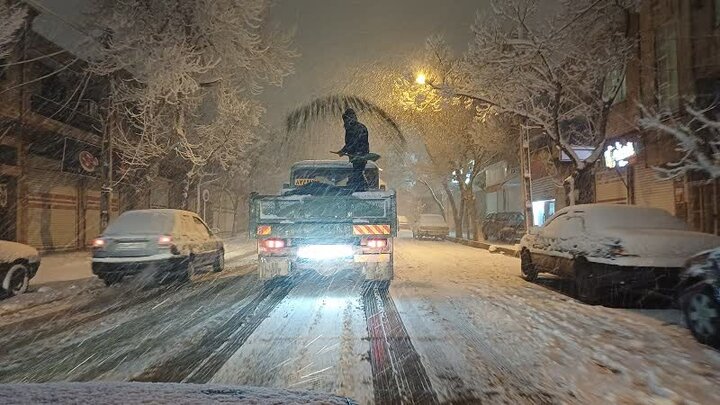 فعالیت ۲۵۰ نیرو در ستاد برف‌روبی شهرداری سنندج