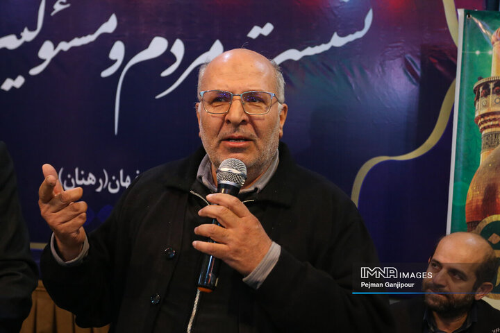 نشست مسئولین استان اصفهان با  مردم منطقه 11