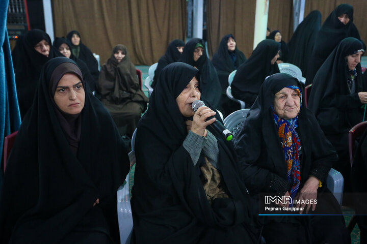 نشست مسئولین استان اصفهان با  مردم منطقه 11