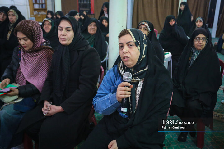 نشست مسئولین استان اصفهان با  مردم منطقه 11